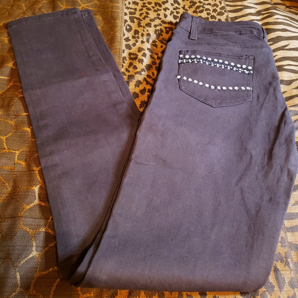❤3/$25 NWOT Charcoal Embellished Skinny Pants 👖